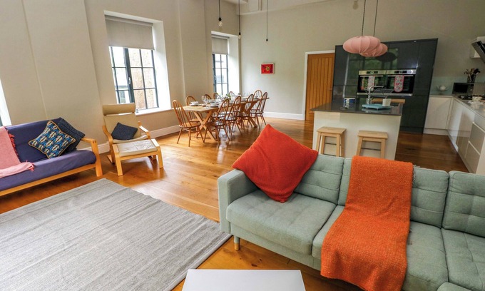 Pentrefelin Cottage | THE OLD CREAMERY, with a garden in Ffairfach