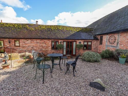 Eaton Mascott House | The Old Dairy