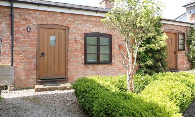 Newnham Cottage | THE OLD DAIRY, pet friendly, with a garden in Newnham-On-Severn