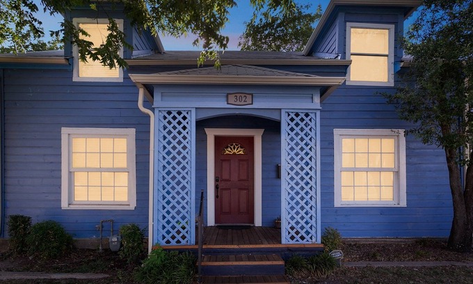 Grand Prairie House | The Old Downtown Historic Grand Prairie House