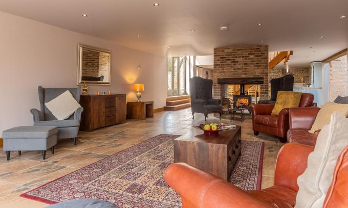 Paston House | The Old English Barn