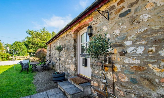New Moat House | The Old Farmhouse · Cosy Farm Conversion In The Heart Of Pembrokeshire