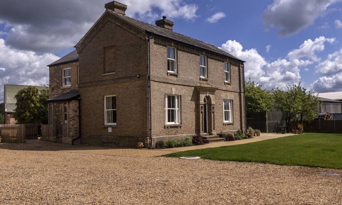 Sawtry Other | The Old Farmhouse · Stunning farmhouse in Cambridgeshire countryside