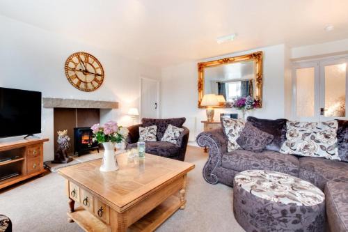 Hawes House | The Old Grammar School
