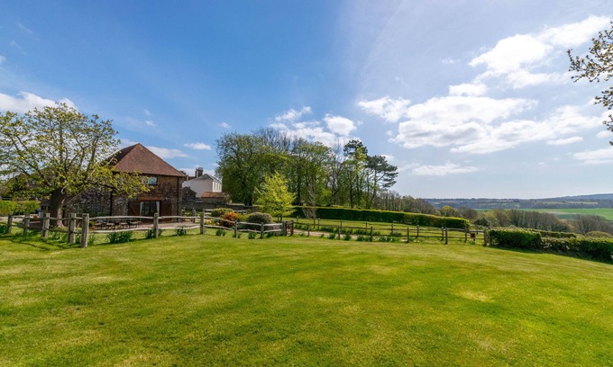 Ewhurst Green House | The Old Granary - Four Bedroom House, Sleeps 7