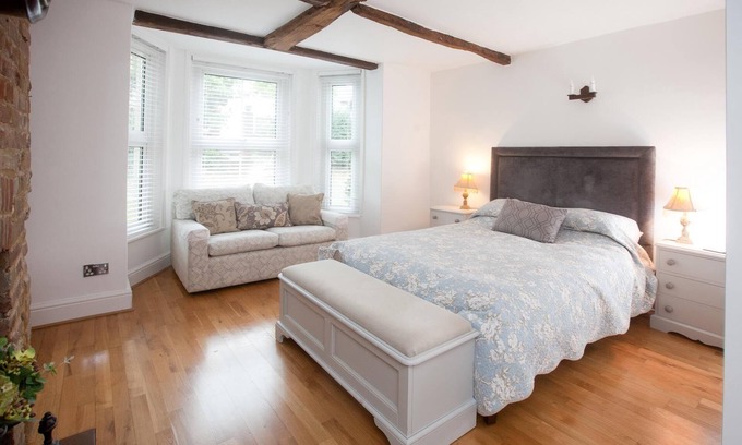 Salisbury House | The Old House Guesthouse