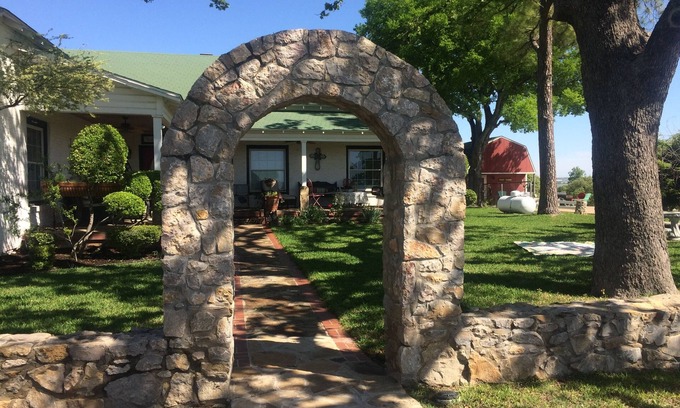 Azle Bed & Breakfast | The Old Liberty Schoolhouse B&B