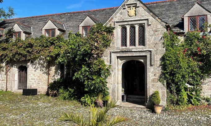 Boscundle Cottage | THE OLD MANOR APARTMENT, pet friendly, with a garden in Par
