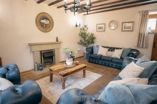 Moreton House | The Old Mill at Barnacre - Cosy cottage with private hot tub & pool access