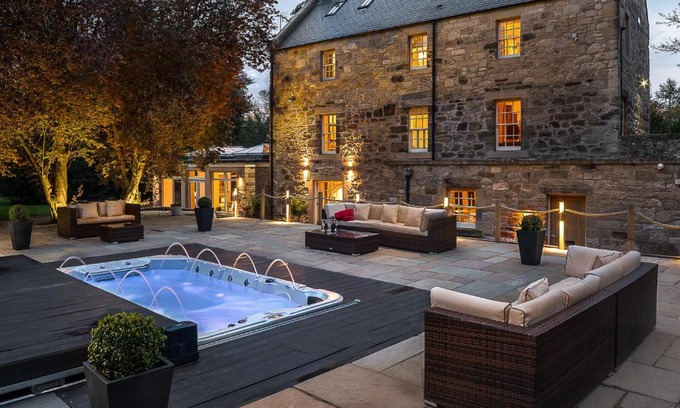 Dalkeith Villa | The Old Millhouse - Luxury Retreat with Sauna, Cold Plunge, Yoga & Swim SPA
