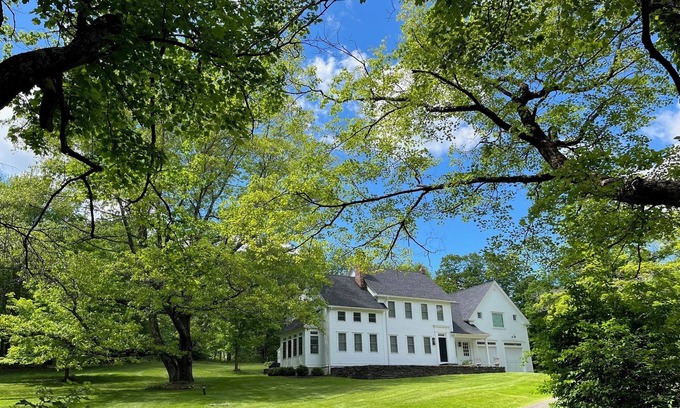 Hillsdale House | The Old Oak Residence: Luxury Rental in The Hudson Valley/Berkshires