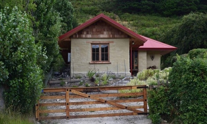 Saint Bathans Cottage | The old orchard cottage
