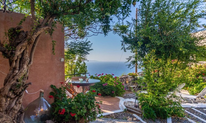 Mirsini House | The Old Pomegranate House - Sea view - AC - WIFI