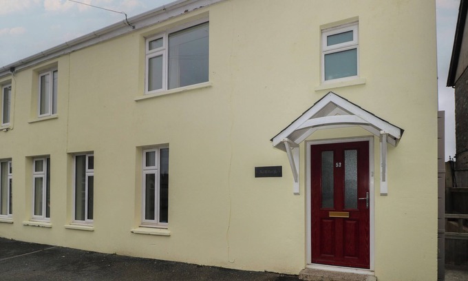 Haverfordwest Cottage | THE OLD POST OFFICE, pet friendly, with hot tub in Letterston