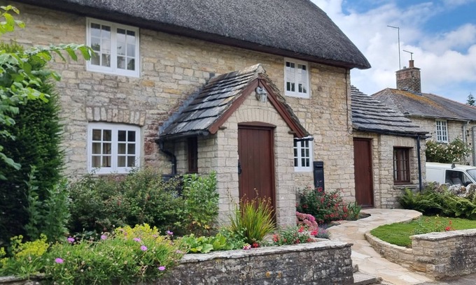 Church Knowle Apartment | The Old Post Office, annex with bedroom, onsuite and lounge with kitchenette.