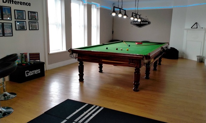 Llansamlet House | The Old Post Office -Games/Gym Room, Multiple Bedrooms Great for Families