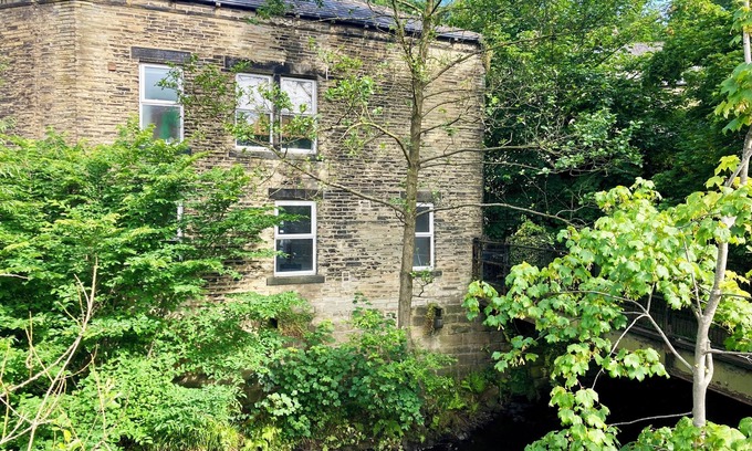 Wadsworth Cottage | THE OLD RIVERSIDE SCHOOL HOUSE APT 3, pet friendly in Hebden Bridge