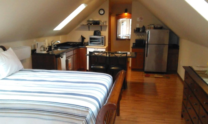 Corvallis Apartment | 'The Old Rock Quarry Studio' 6 mi N of OSU! Benton County Approved and Legal