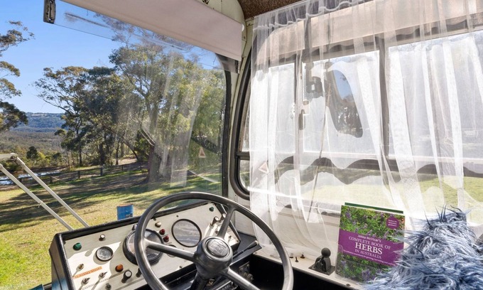 Bilpin House | THE OLD SCHOOL BUS - a truly unique holiday experience! SPECIALS ON NOW !