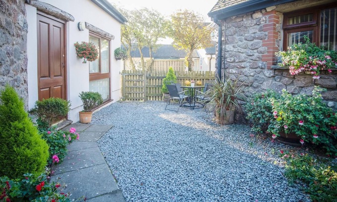 Crynant Apartment | The Old School Cottage (Ship Farm) - 1 Bedroom - Rhossili