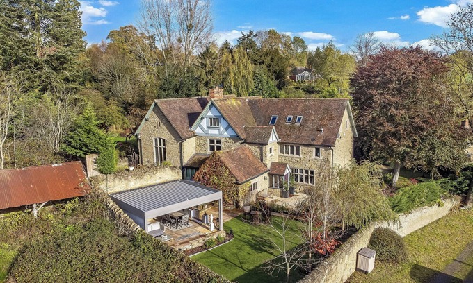 Munslow Cottage | THE OLD SCHOOL, family friendly, with hot tub in Craven Arms