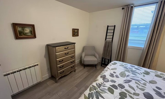 Spencerville House | The “Old School” Historic Town Free Parking