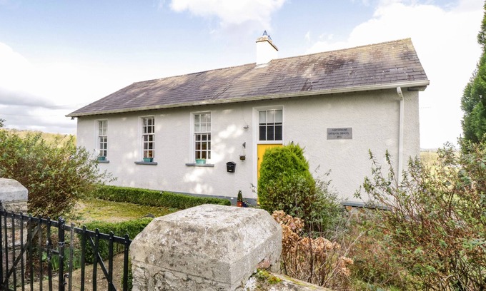 Carrigallen Cottage | THE OLD SCHOOL HOUSE, pet friendly in Carrigallen, County Leitrim