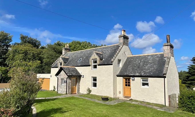 Lairg House | The Old Schoolhouse