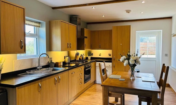Llanllyfni House | The Old Stables - a gem surrounded by mountains!