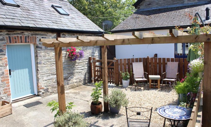 Newcastle Emlyn House | The Old Stables Aberporth