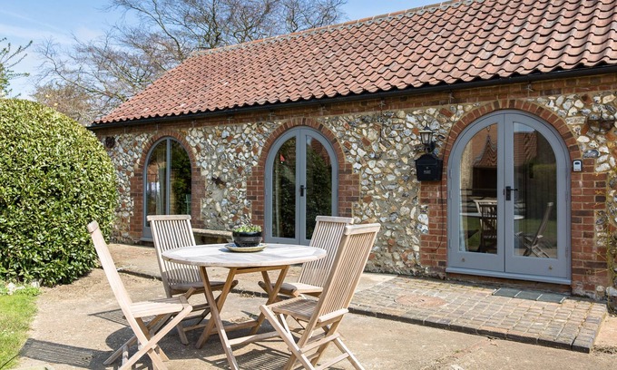 Docking Cottage | The Old Stables is a self contained detached 2 bedroom cottage.