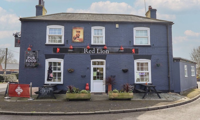 Skegness Cottage | THE OLD STABLES, pet friendly in Burgh Le Marsh