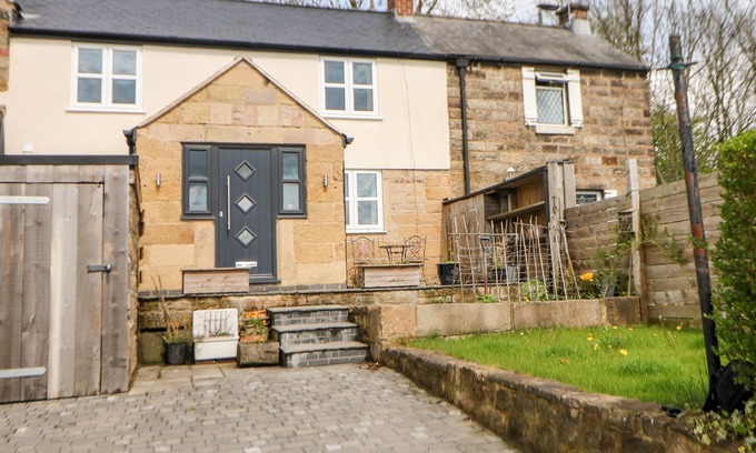 Holestone Moor House | THE OLD STABLES, pet friendly, character holiday cottage in Matlock