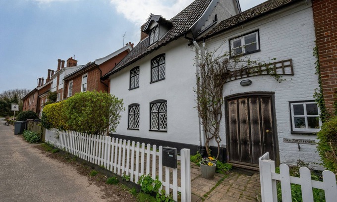 Dunwich House | The Old Town Hall - Four Bedroom House, Sleeps 8