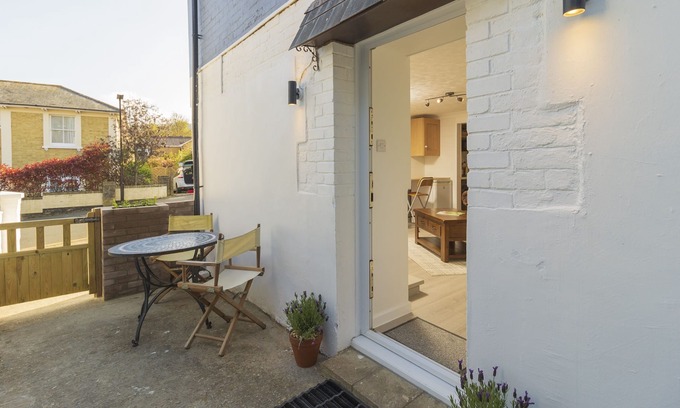 Shanklin Cottage | The Old Village Flat - a flat that sleeps 2 guests in 1 bedroom