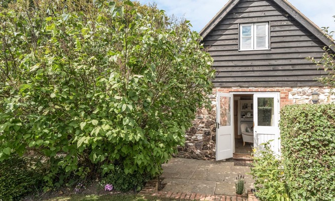 Pontesbury Cottage | THE OLD WORKSHOP, pet friendly, with open fire in Picklescott