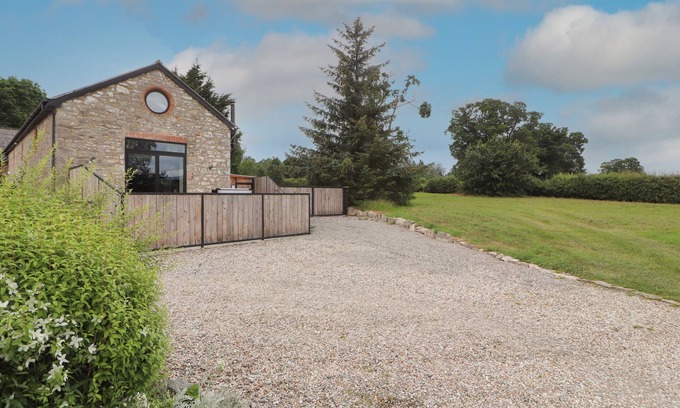 Denbigh Cottage | THE OLD WORKSHOP, romantic, luxury holiday cottage in Denbigh