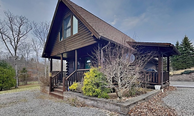 McHenry House | The Old World Chalet | Pet-friendly, Hot Tub, EV Charger