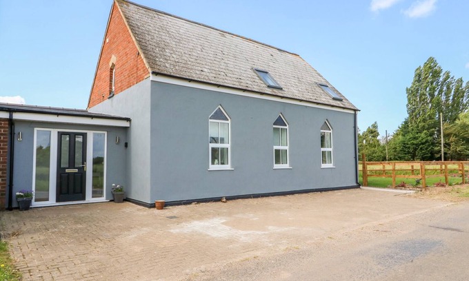 Boston Cottage | THE OLDE CHAPEL, pet friendly, character holiday cottage in Boston