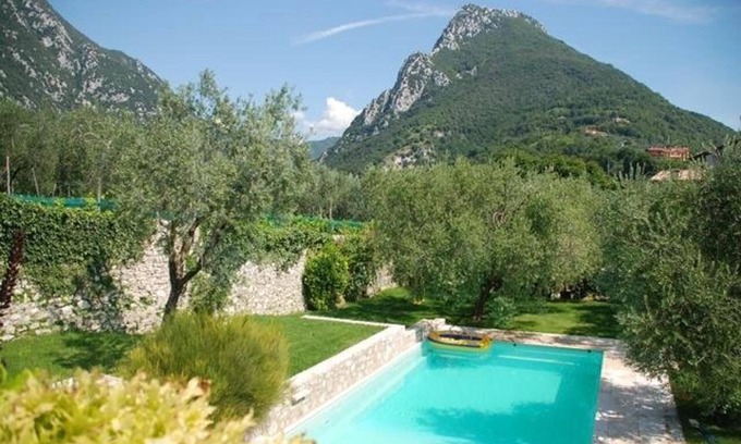 Gaino House | The Olive House, Garden and Pool