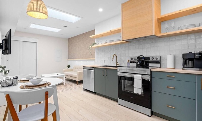 Belleville Apartment | The Olympia: Front Street Flats
