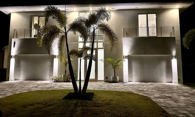 Bonita Springs House | THE ONE& ONLY Villa Imperial Bonita Springs 5 minutes to the beach, 4 bed/3 bath