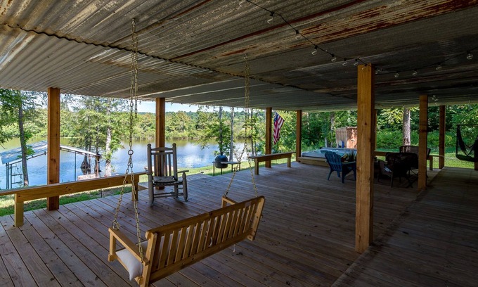 De Soto Parish Cabin | The only VRBO on the North end of Toledo Bend. Cabin with lakefront access