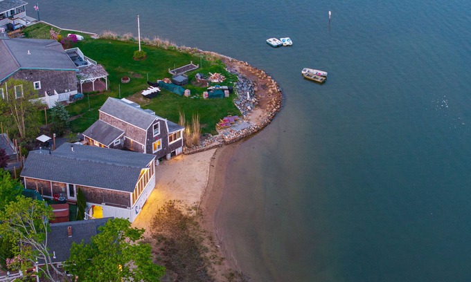 Onset House | The Onset Beach Compound-Cape Cod Beach Resort & Oceanic Habitat