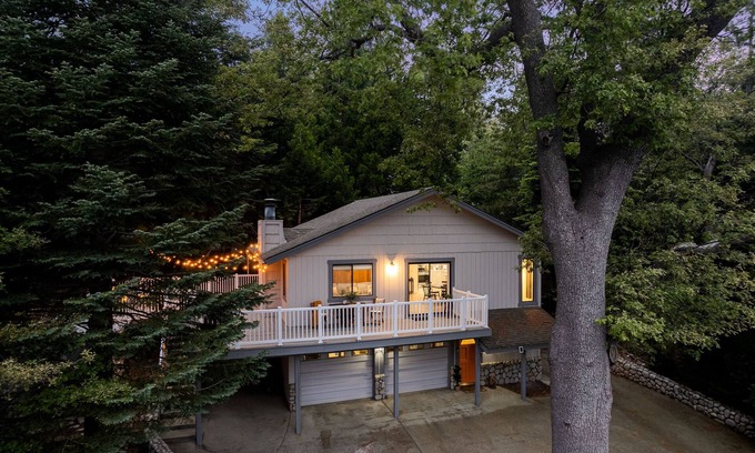 Twin Peaks Cabin | The Orange Lake House