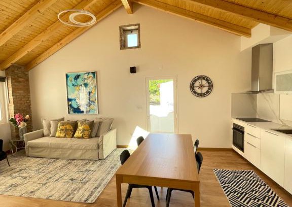 Alferrarede Villa | THE ORANGE TREE HOUSES - vista Pátio by Live and Stay