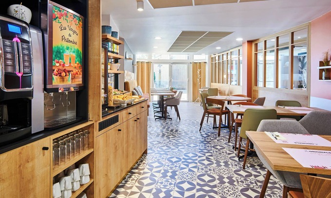 Puy-Guillaume Hotel | The Originals Boutique, Hôtel Larivaut, Puy-Guillaume