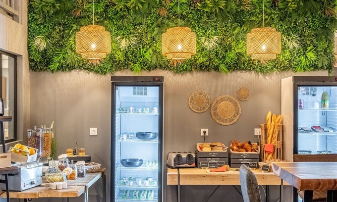 Les Ponts-de-Ce Hotel | The Originals City, Angers Sud – Le Village 49