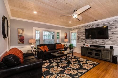 East Lake Morton House | The Osceola Historic District Charm - 10 Minute Walk to FSC & Downtown Lakeland