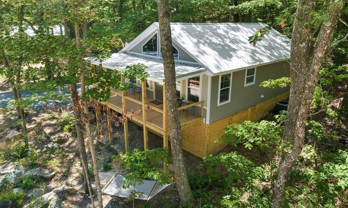 Fort Payne Cabin | The Otter Box Cabin on 92 acres beside DeSoto State Park | Walking Ramp | Wi-Fi